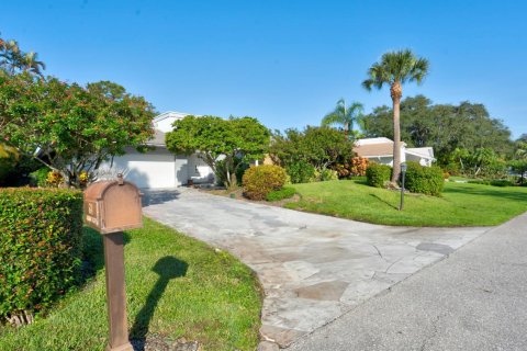 House in Delray Beach, Florida 3 bedrooms, 194.26 sq.m. № 2169612 - photo 5