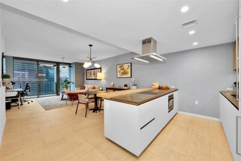 Copropriété à louer à Miami, Floride: 1 chambre, 80.82 m2 № 2076394 - photo 2