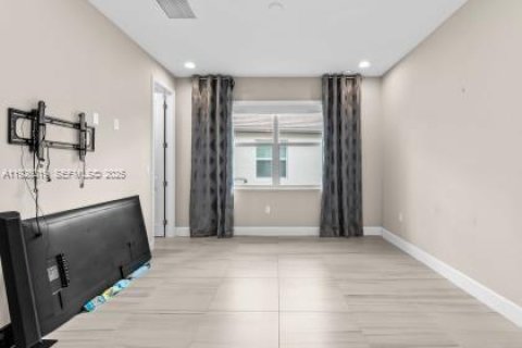 Villa ou maison à vendre à Port St. Lucie, Floride: 3 chambres, 218.51 m2 № 1986368 - photo 27