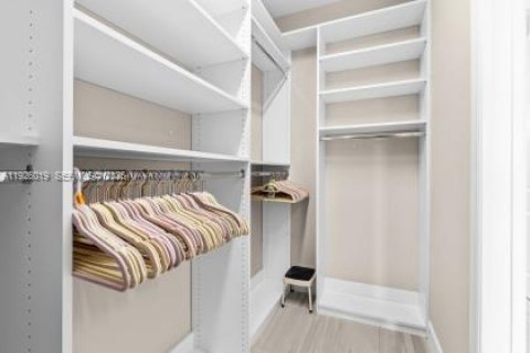 Villa ou maison à vendre à Port St. Lucie, Floride: 3 chambres, 218.51 m2 № 1986368 - photo 16