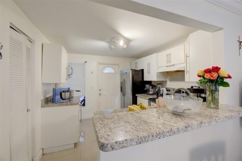 Condominio en Hollywood, Florida, 2 dormitorios № 2191062