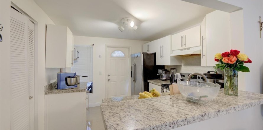 Condominio en Hollywood, Florida, 2 dormitorios № 2191062