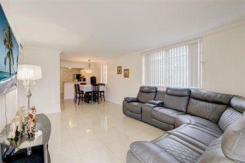 Condominio en venta en Hollywood, Florida, 2 dormitorios, 92.9 m2 № 2191062 - foto 2