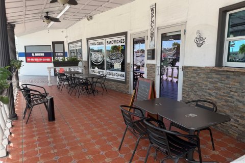 Commercial property in Hialeah, Florida № 2057981 - photo 18