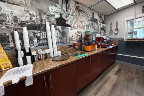 Commercial property in Hialeah, Florida № 2057981 - photo 20