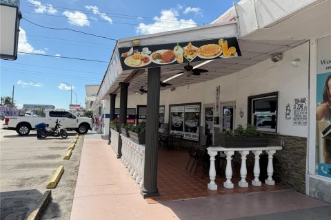 Commercial property in Hialeah, Florida № 2057981 - photo 4