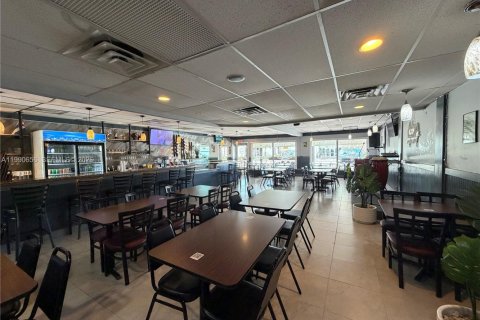 Commercial property in Hialeah, Florida № 2057981 - photo 30