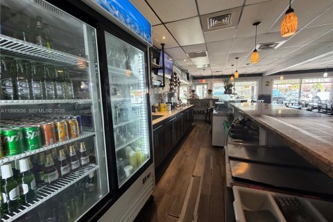 Commercial property in Hialeah, Florida № 2057981 - photo 8