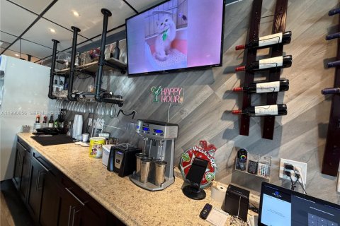 Commercial property in Hialeah, Florida № 2057981 - photo 12