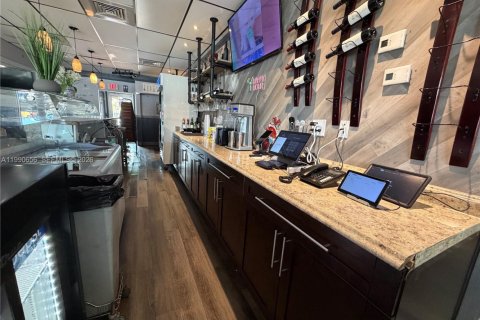 Commercial property in Hialeah, Florida № 2057981 - photo 14