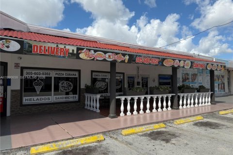 Commercial property in Hialeah, Florida № 2057981