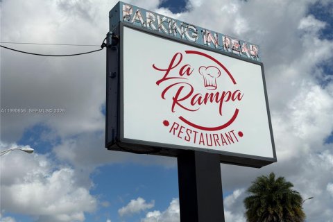 Commercial property in Hialeah, Florida № 2057981 - photo 16