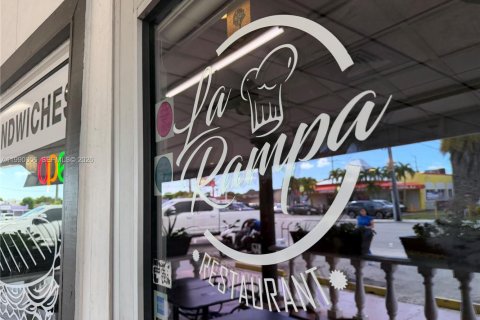 Commercial property in Hialeah, Florida № 2057981 - photo 15