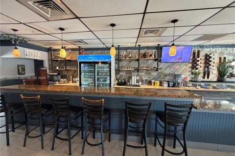 Commercial property in Hialeah, Florida № 2057981 - photo 28