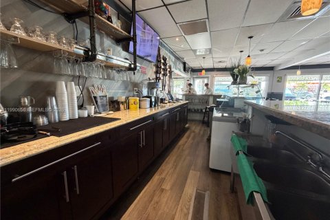 Commercial property in Hialeah, Florida № 2057981 - photo 6