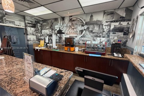 Commercial property in Hialeah, Florida № 2057981 - photo 22