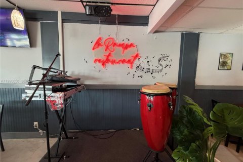 Commercial property in Hialeah, Florida № 2057981 - photo 23