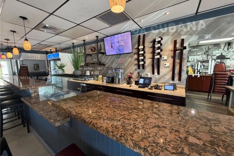 Commercial property in Hialeah, Florida № 2057981 - photo 27