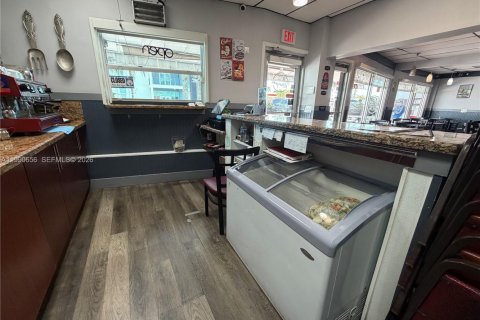 Commercial property in Hialeah, Florida № 2057981 - photo 19