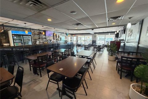Commercial property in Hialeah, Florida № 2057981 - photo 29