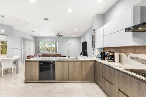 Casa en venta en Davie, Florida, 4 dormitorios, 254.55 m2 № 1847749 - foto 5