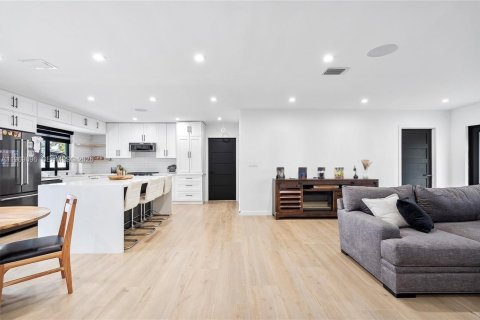 Villa ou maison à louer à Pembroke Pines, Floride: 4 chambres, 203.27 m2 № 2030866 - photo 8