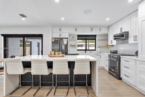 Villa ou maison à louer à Pembroke Pines, Floride: 4 chambres, 203.27 m2 № 2030866 - photo 11