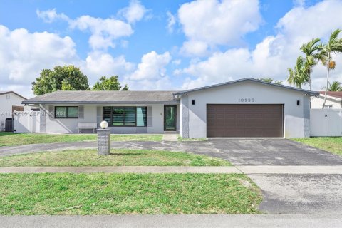 Villa ou maison à Pembroke Pines, Floride 4 chambres, 203.27 m2 № 2030866