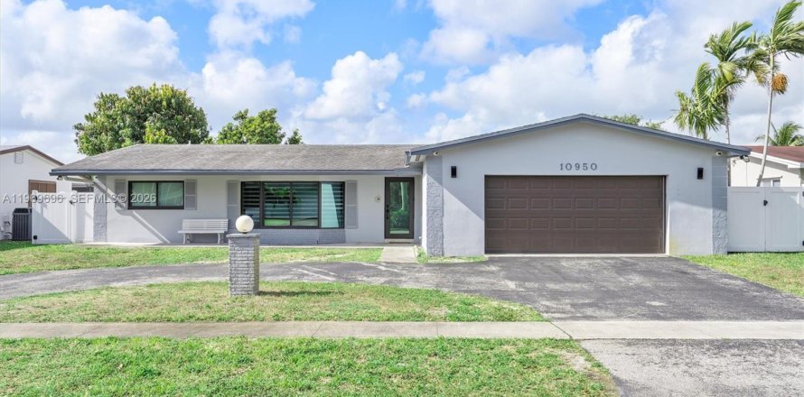 Villa ou maison à Pembroke Pines, Floride 4 chambres, 203.27 m2 № 2030866