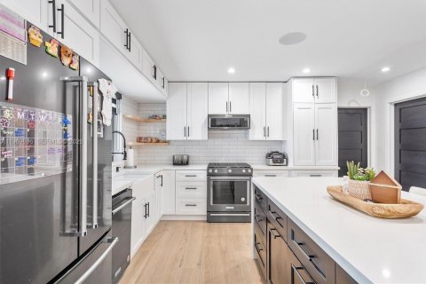 Villa ou maison à louer à Pembroke Pines, Floride: 4 chambres, 203.27 m2 № 2030866 - photo 12