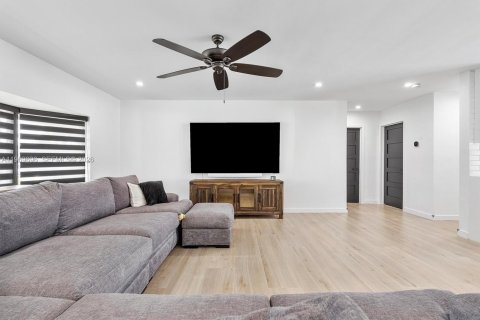 Villa ou maison à louer à Pembroke Pines, Floride: 4 chambres, 203.27 m2 № 2030866 - photo 6