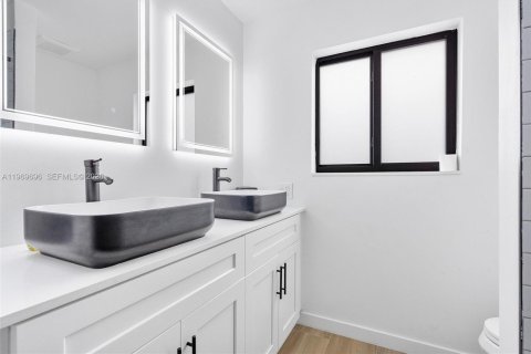 Villa ou maison à louer à Pembroke Pines, Floride: 4 chambres, 203.27 m2 № 2030866 - photo 24