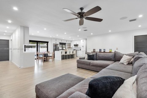 Villa ou maison à louer à Pembroke Pines, Floride: 4 chambres, 203.27 m2 № 2030866 - photo 9