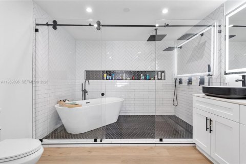 Villa ou maison à louer à Pembroke Pines, Floride: 4 chambres, 203.27 m2 № 2030866 - photo 28