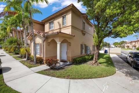 Купить таунхаус в Дорал, Флорида 3 спальни, 140м2, № 1983844 - фото 2