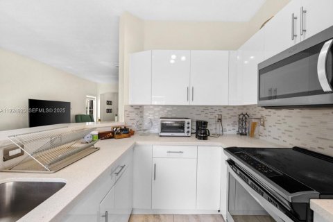 Купить таунхаус в Дорал, Флорида 3 спальни, 140м2, № 1983844 - фото 14