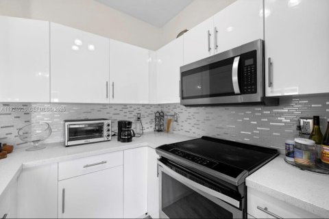 Купить таунхаус в Дорал, Флорида 3 спальни, 140м2, № 1983844 - фото 16