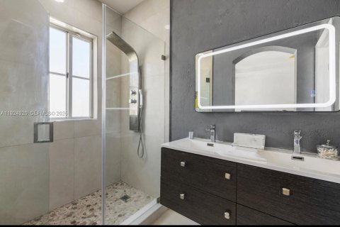 Купить таунхаус в Дорал, Флорида 3 спальни, 140м2, № 1983844 - фото 22