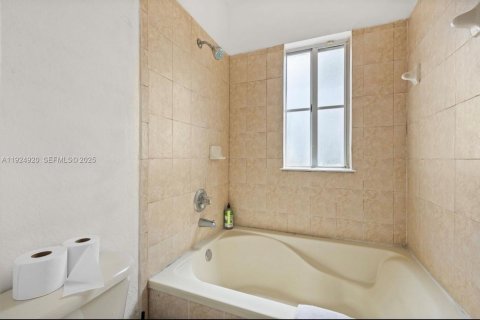 Купить таунхаус в Дорал, Флорида 3 спальни, 140м2, № 1983844 - фото 28