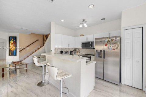 Купить таунхаус в Дорал, Флорида 3 спальни, 140м2, № 1983844 - фото 17