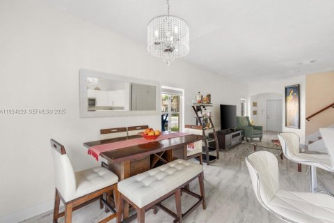 Купить таунхаус в Дорал, Флорида 3 спальни, 140м2, № 1983844 - фото 13