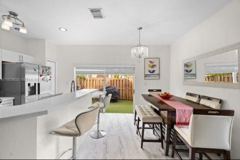 Купить таунхаус в Дорал, Флорида 3 спальни, 140м2, № 1983844 - фото 15