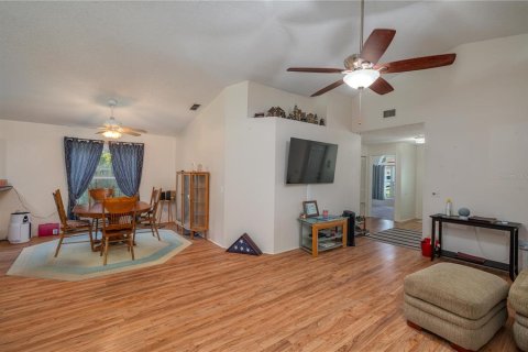 House in Winter Haven, Florida 3 bedrooms, 134.24 sq.m. № 1873367 - photo 10