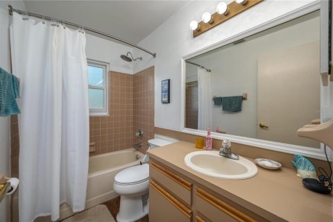 House in Winter Haven, Florida 3 bedrooms, 134.24 sq.m. № 1873367 - photo 24