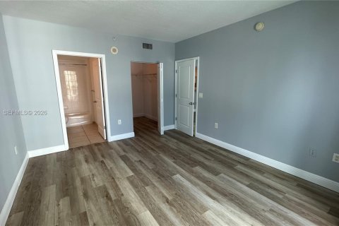 Condominio en venta en Miami, Florida, 1 dormitorio, 79.9 m2 № 2033029 - foto 11