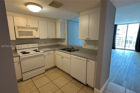 Condominio en venta en Miami, Florida, 1 dormitorio, 79.9 m2 № 2033029 - foto 2
