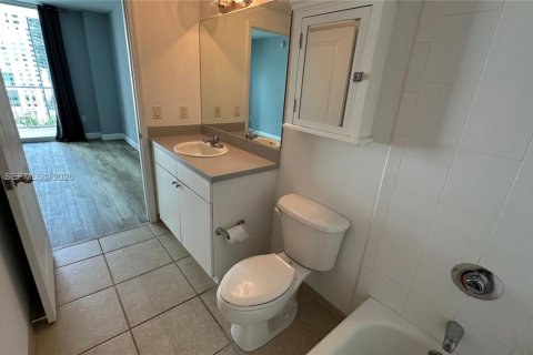 Condominio en venta en Miami, Florida, 1 dormitorio, 79.9 m2 № 2033029 - foto 14