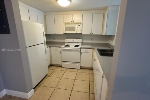 Condominio en venta en Miami, Florida, 1 dormitorio, 79.9 m2 № 2033029 - foto 4