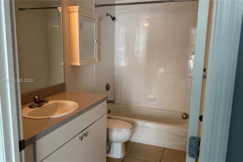 Condominio en venta en Miami, Florida, 1 dormitorio, 79.9 m2 № 2033029 - foto 13