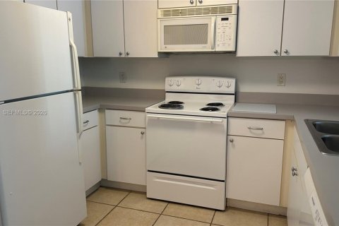 Condominio en Miami, Florida, 1 dormitorio  № 2033029